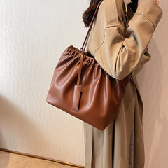 Fashionable Shoulder Bags for Work with Big Pockets