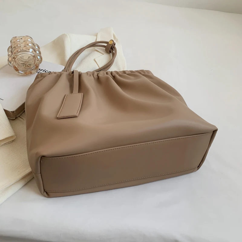 Fashionable Shoulder Bags for Work with Big Pockets
