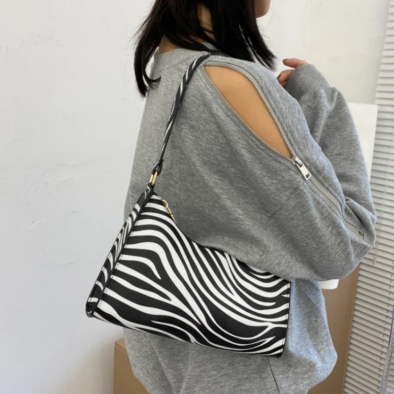 Women's Leather Shoulder Bag Stone Pattern Chain Crossbody