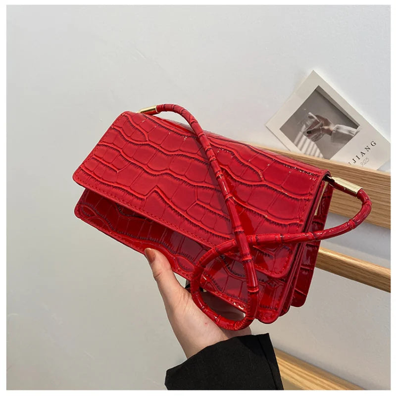 Crocodile Pattern Shoulder Bag for Women - Stylish and Trendy