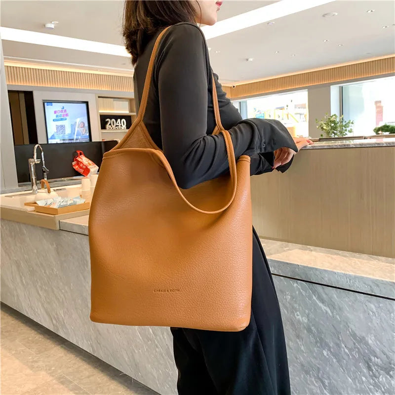 Fashionable Women Shoulder Bags PU Leather Daily Soft Surface Big Pockets
