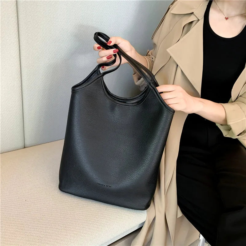 Fashionable Women Shoulder Bags PU Leather Daily Soft Surface Big Pockets