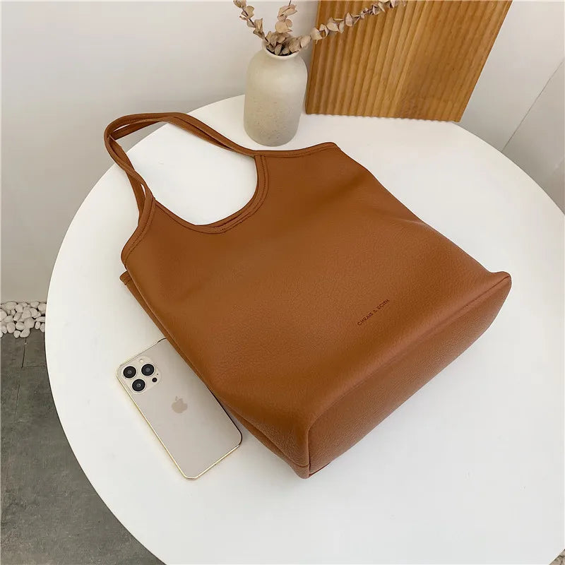 Fashionable Women Shoulder Bags PU Leather Daily Soft Surface Big Pockets
