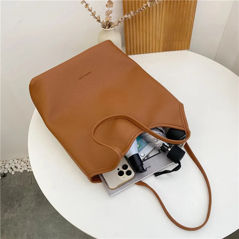 Fashionable Women Shoulder Bags PU Leather Daily Soft Surface Big Pockets