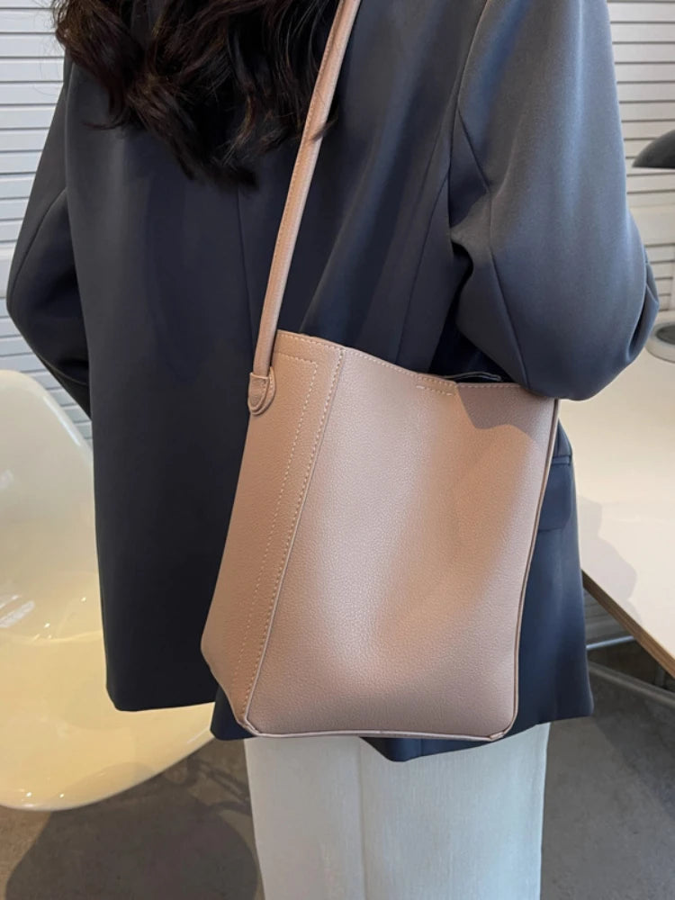 Net Red Texture Shoulder Bag Large-capacity Bucket Bag