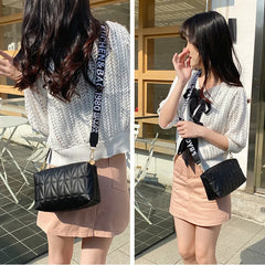 Lingge Embroidery Camera Women's Messenger Bag