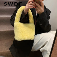 Women Plush Tote Handbag Lamb Fabric Wrist Bag Fluffy Makeup Bag Canvas