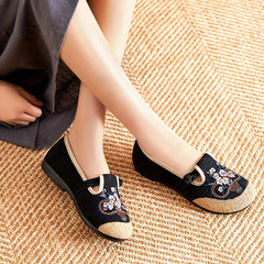 Women's Embroidered Slip-On Walking Shoes Lightweight Low Top