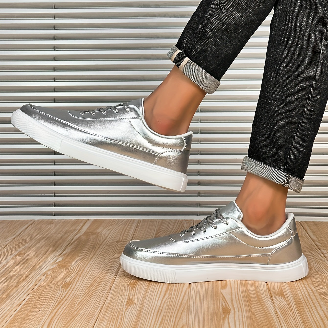 Men's Breathable Skate Shoes Non Slip Sneakers
