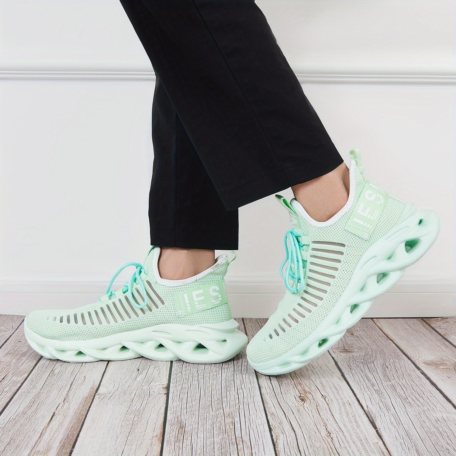 Men's Colorful Lightweight Jogging Shoes Breathable Mesh Comfortable Sneakers