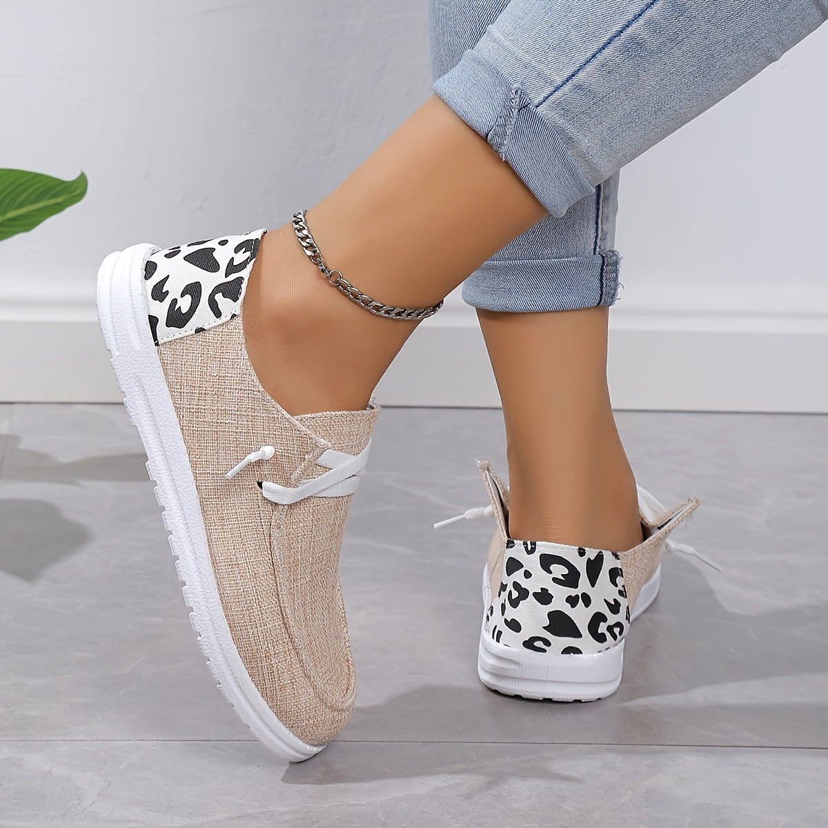 Leopard Print Canvas Shoes Lace Up Low Top Sneakers Lightweight Outdoor Shoes