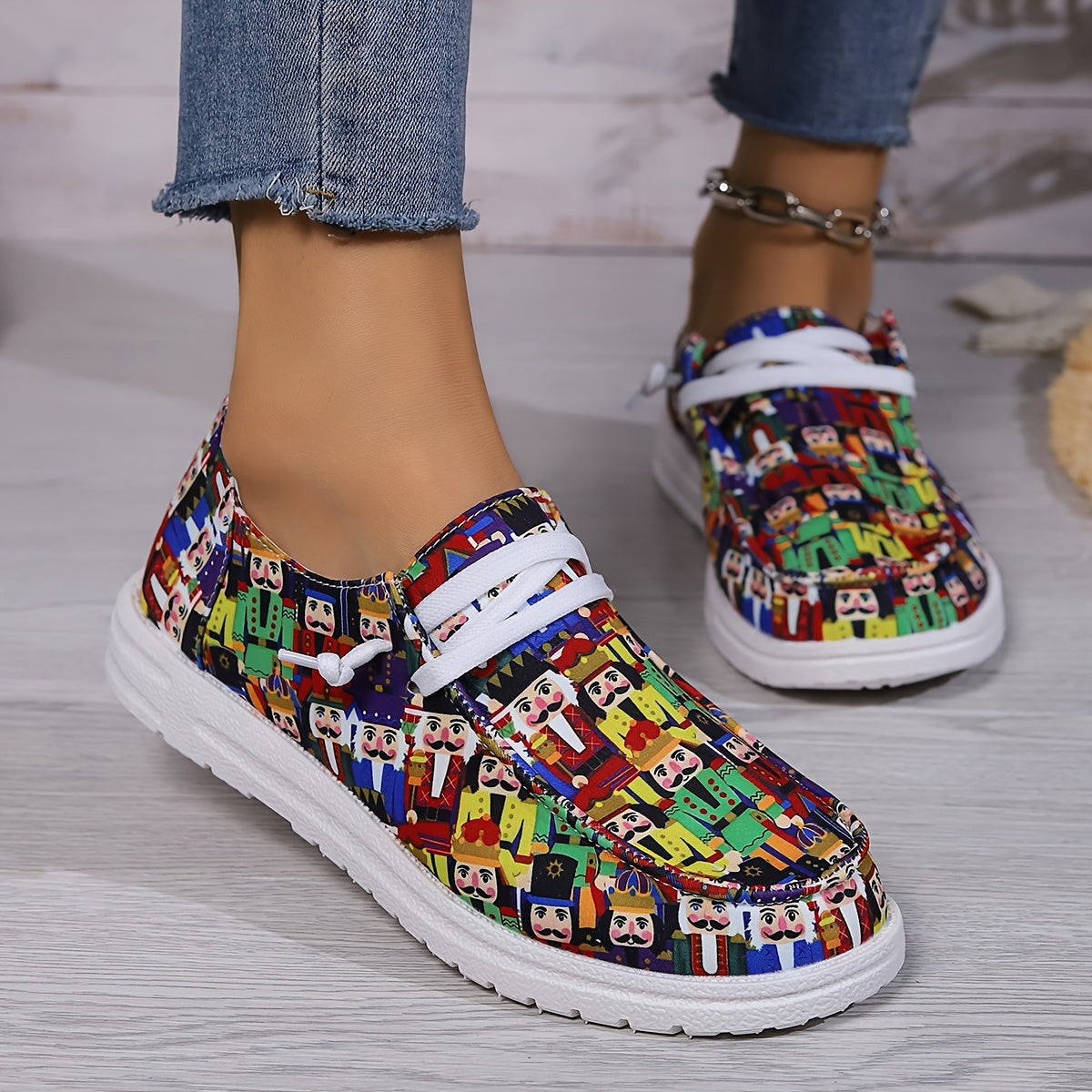 Women's Outdoor Flat Skateboard Shoes with Small Figure Pattern