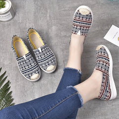 Women's Retro Canvas Slip-On Outdoor Shoes Lightweight Low Top Shoes