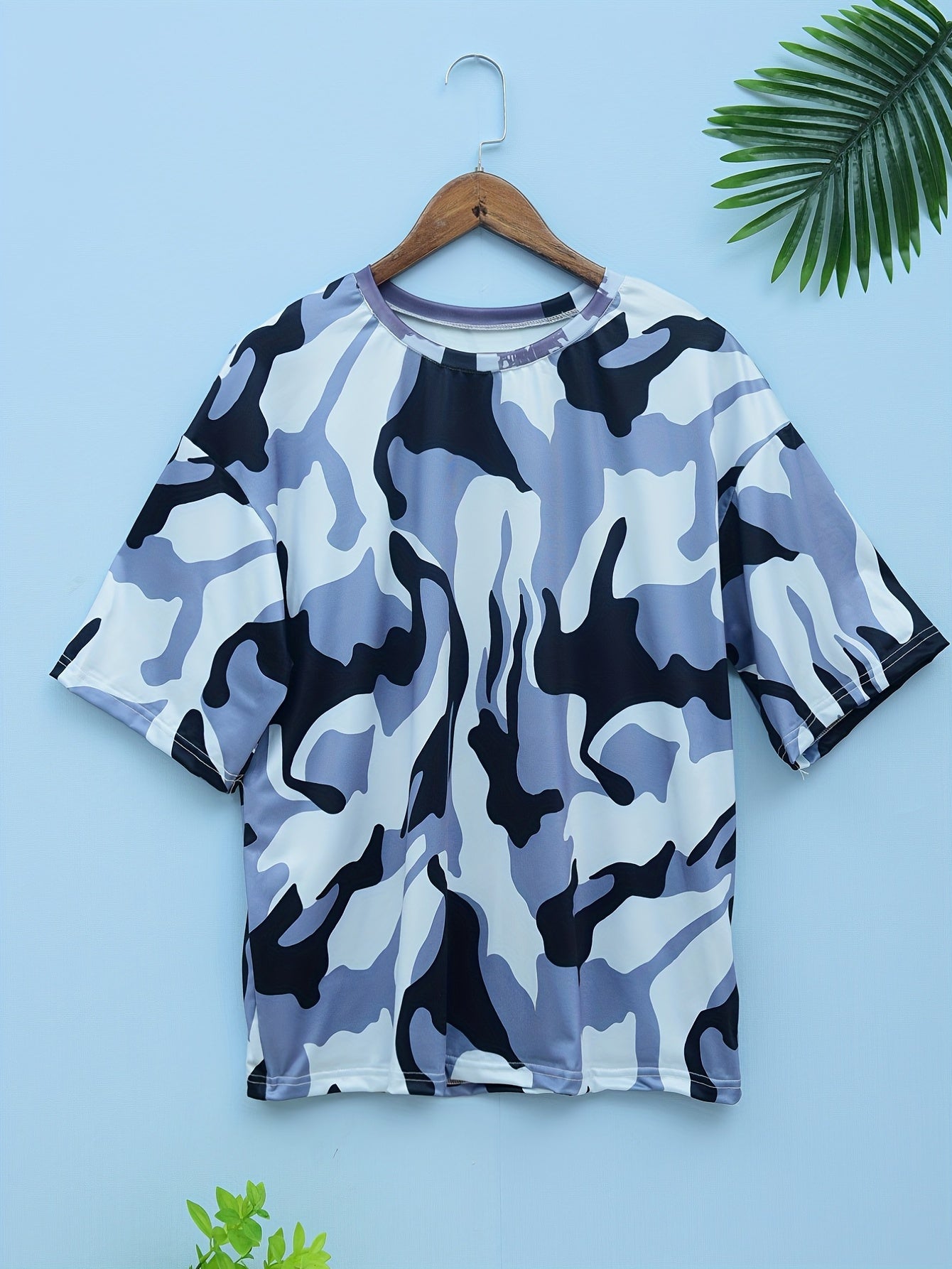 Women's Camo Short Sleeve T-Shirt for Outdoor Sports and Fitness