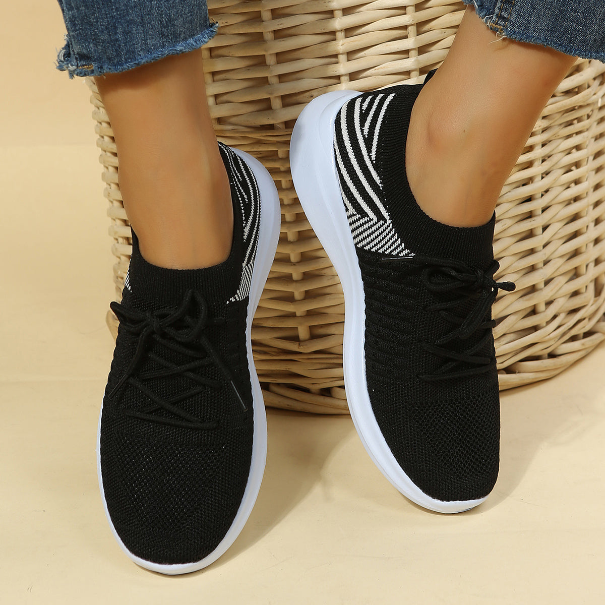 Women's Lightweight Mesh Sneakers Lace Up Running Shoes