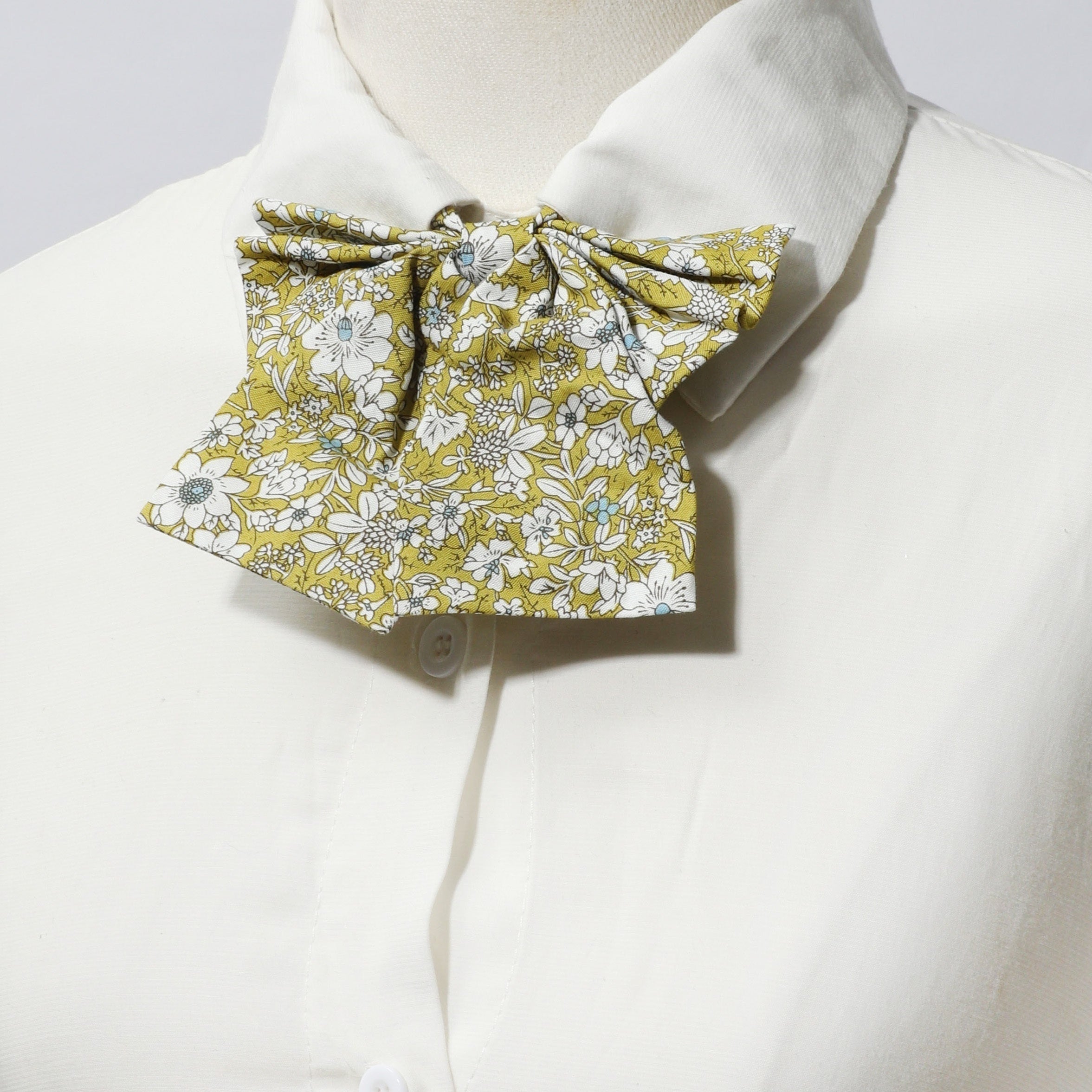 2pcs Floral Yellow Bow Tie Set College Style Adjustable Neckties