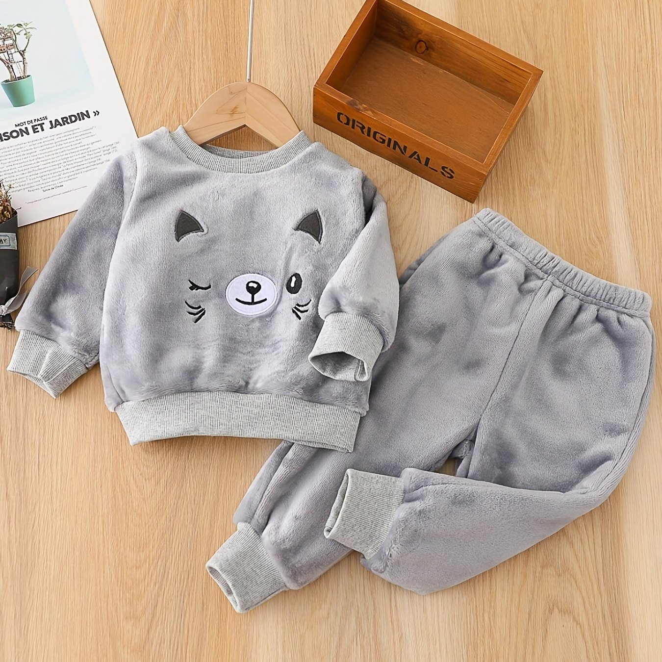 Flannel Kids Outfit Cat Graphic Pullover & Pants Set