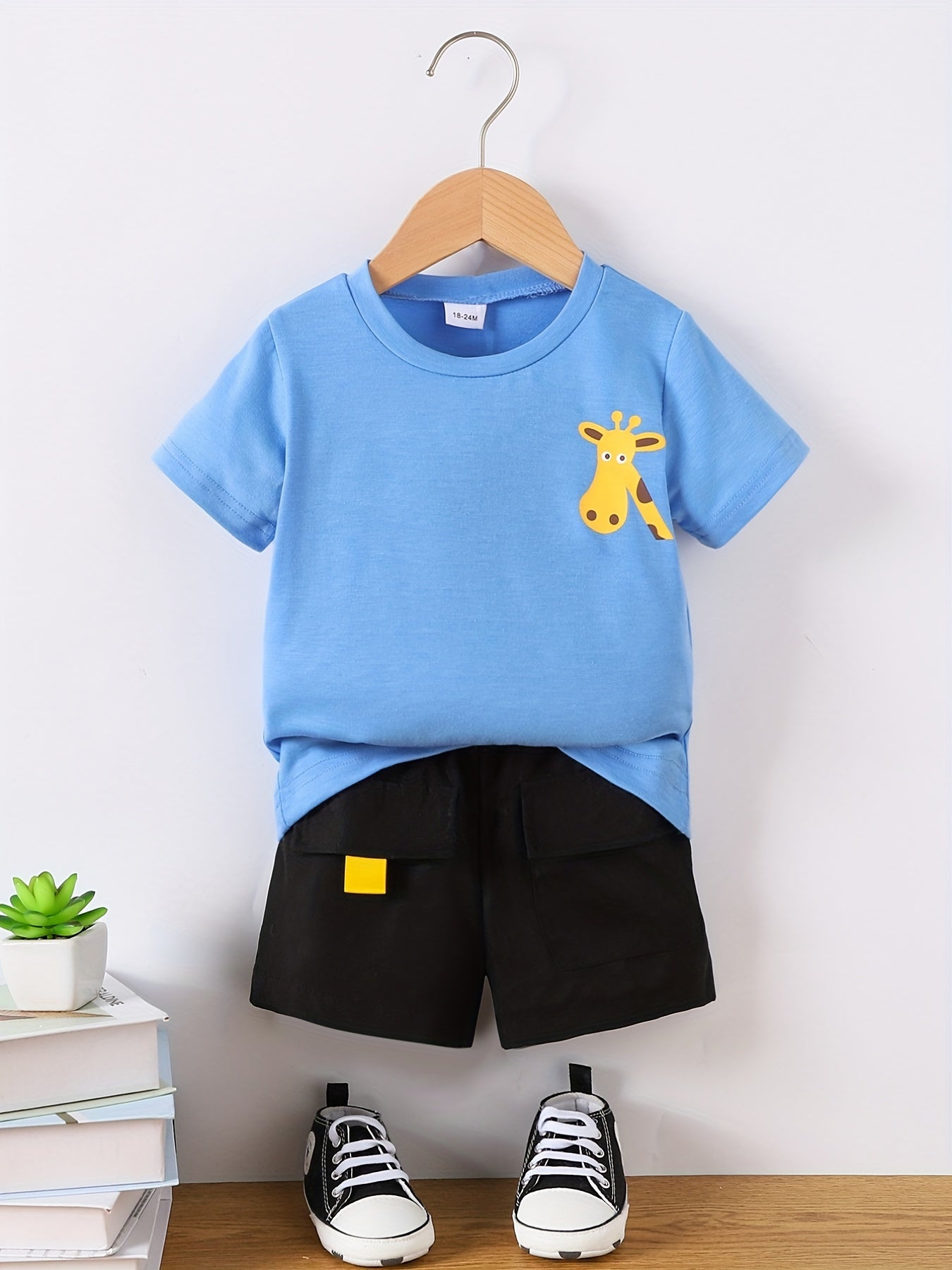 Toddler Boy's Cartoon Giraffe Pattern 2pcs T shirt & Cargo Shorts Set Outfits