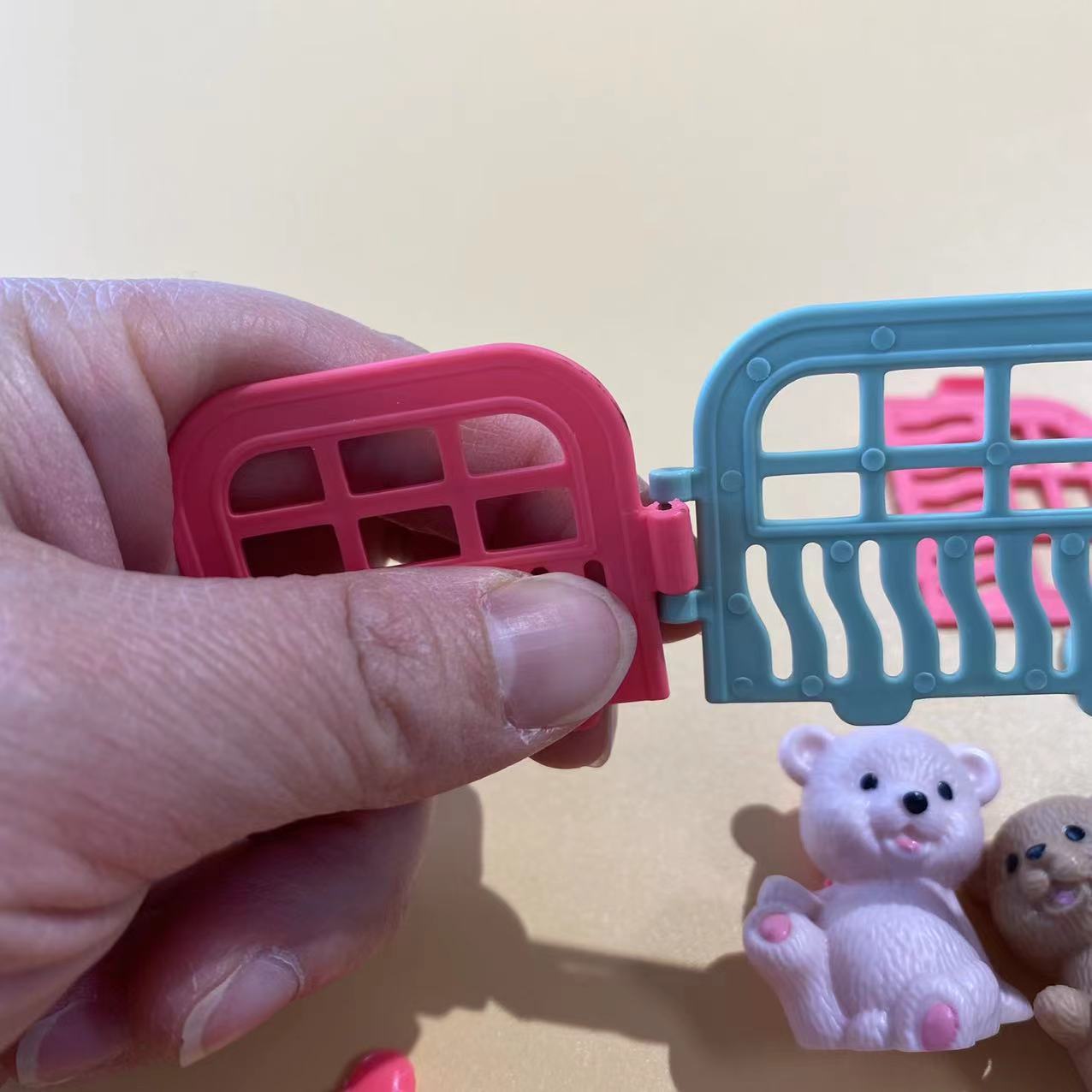 Bear Pet Play House Toy with 4 Surprises