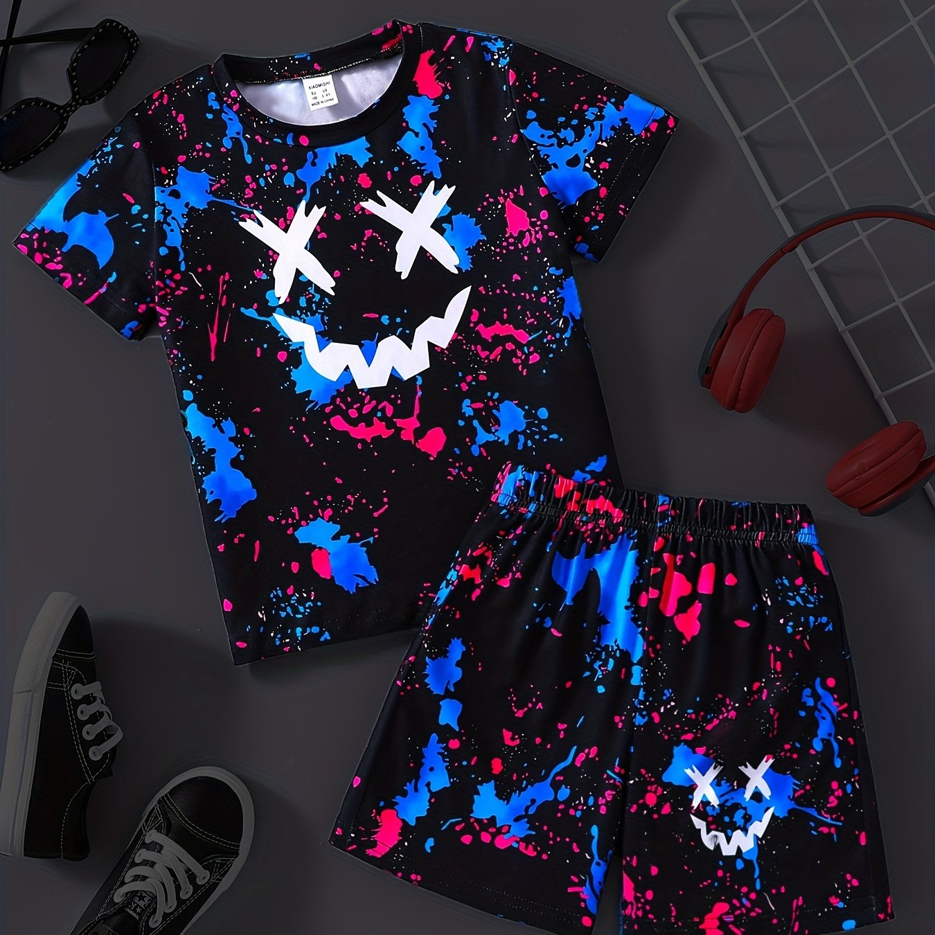 Boys Graffiti & Smile Face Print T-shirt & Shorts Set