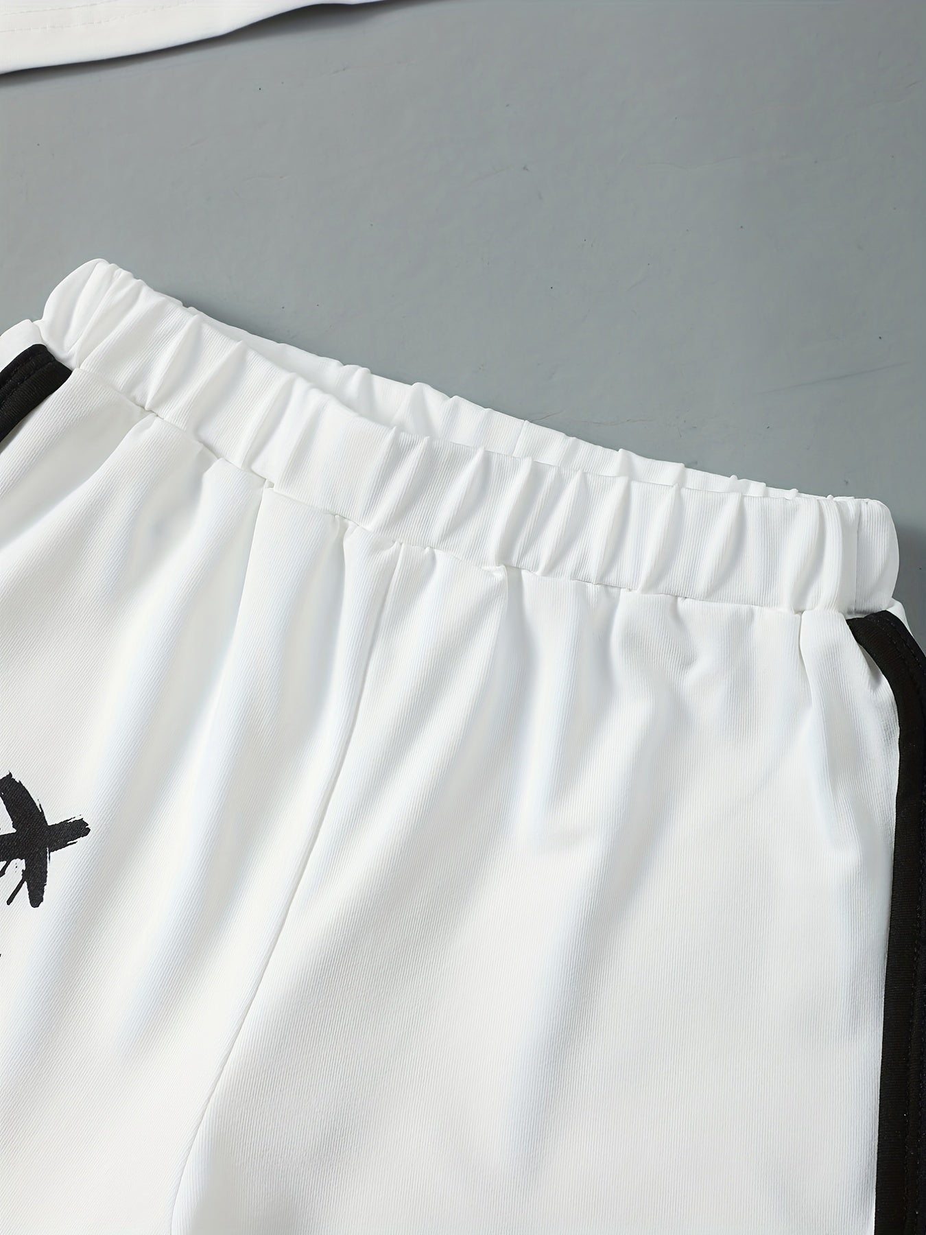 Boys Face Graphic Sleeveless Vest & Shorts Set