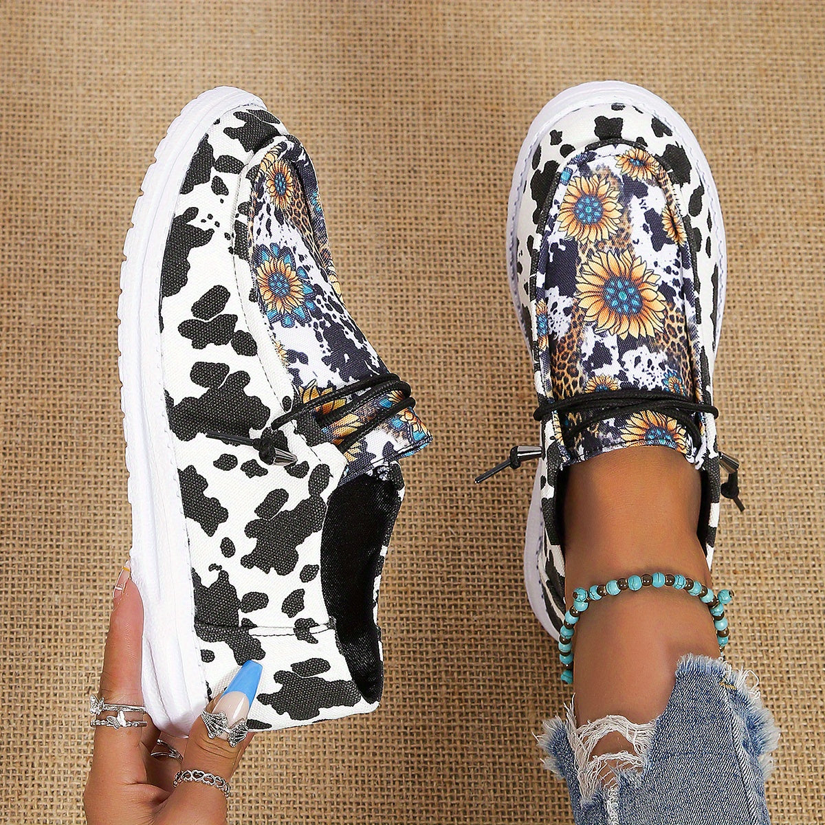 Women's Sunflower Print Canvas Shoes Lightweight Low Top Lace Up Shoes