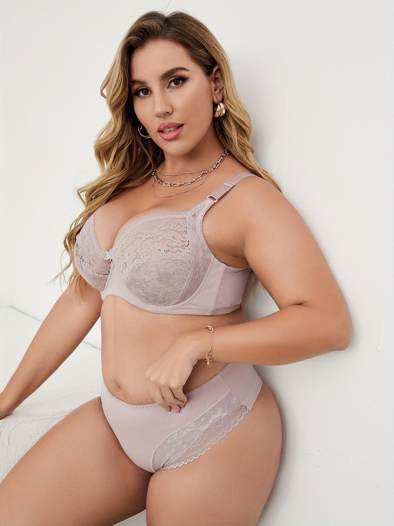 Contrast Lace Bow Bra And Panty Set Plus Size