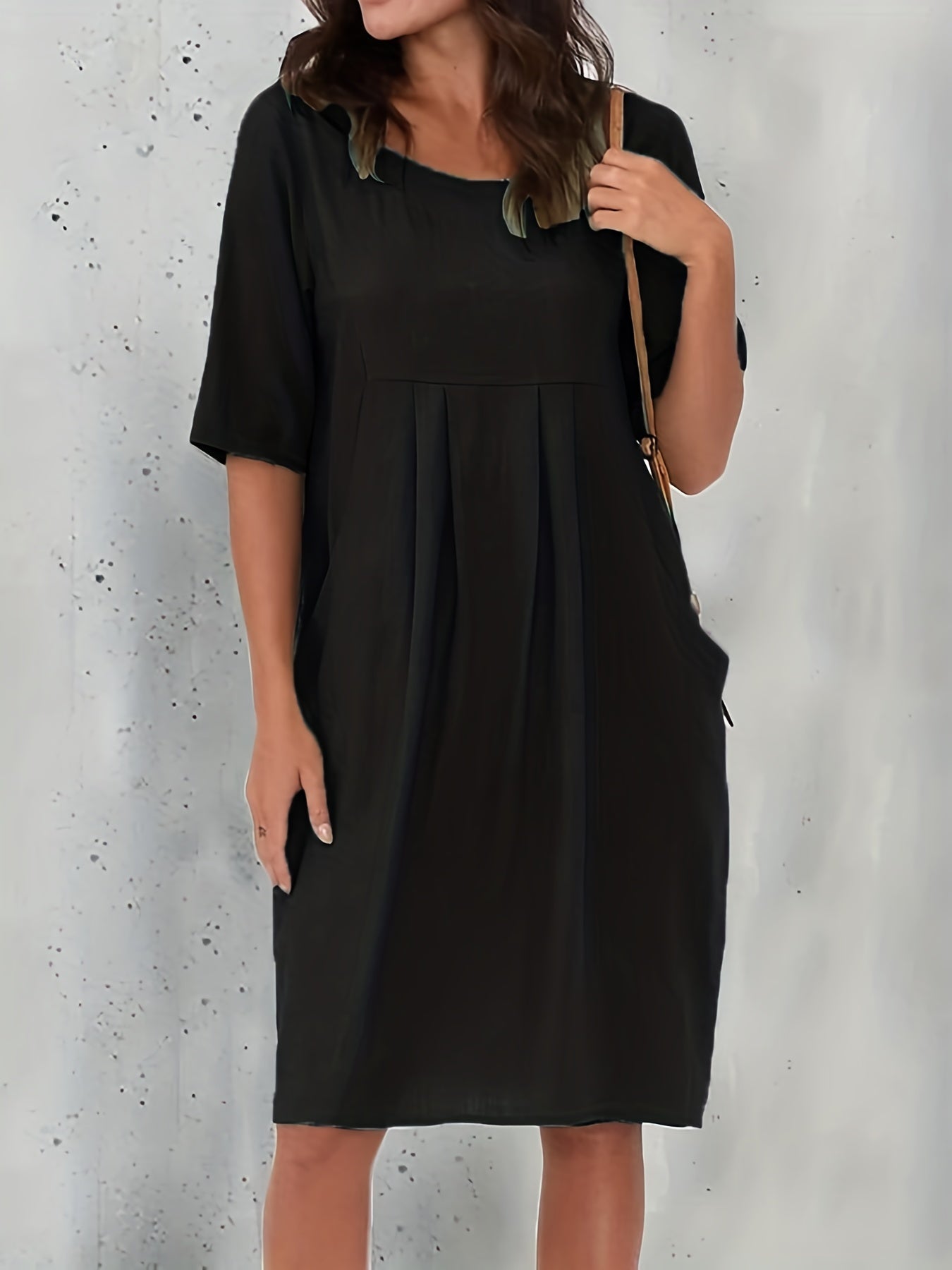 Solid Short Sleeve Round Neck Pleated Dress With Pockets
