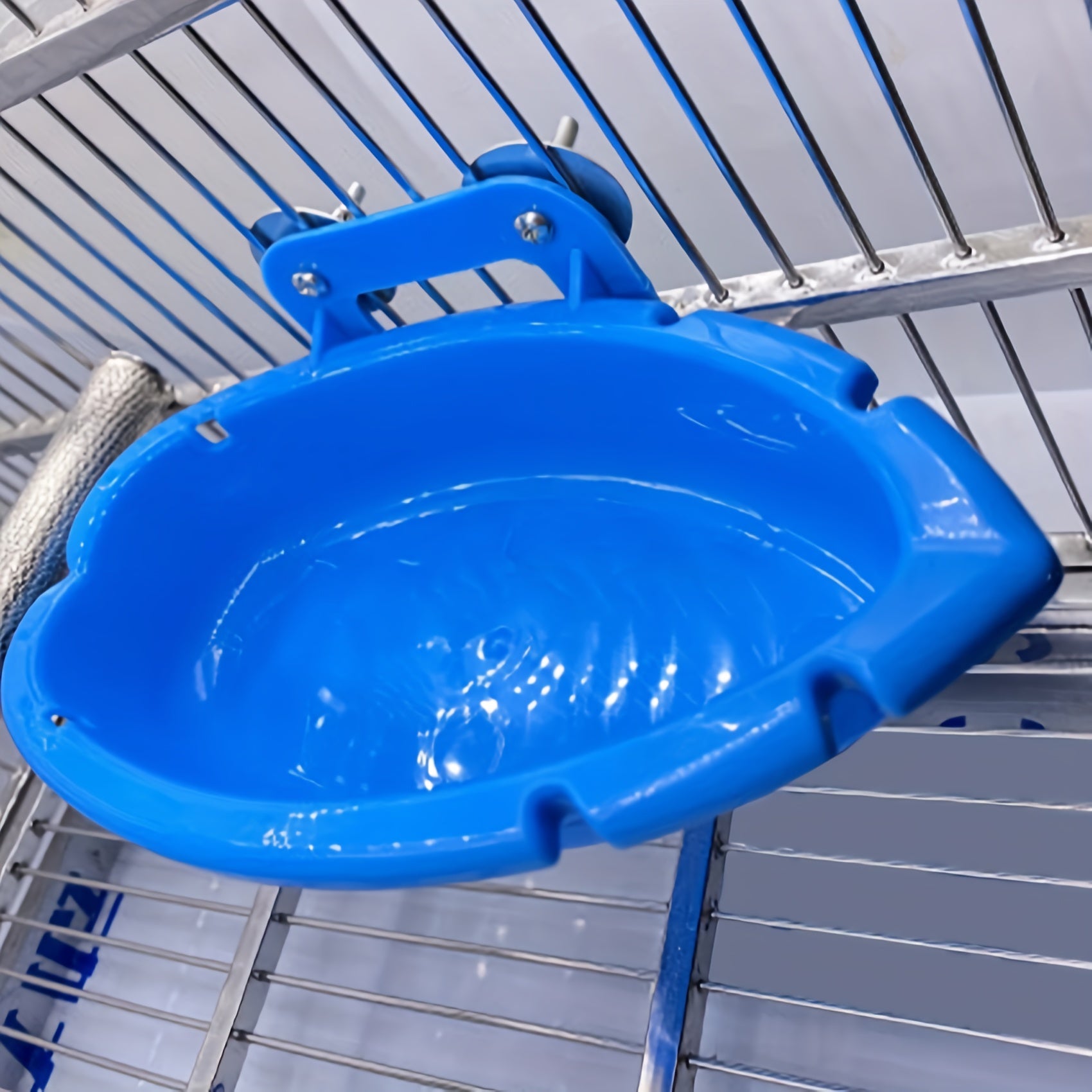 Hanging Bird Bath Tub for Parrots - Fun and Hygienic Bathing Experience