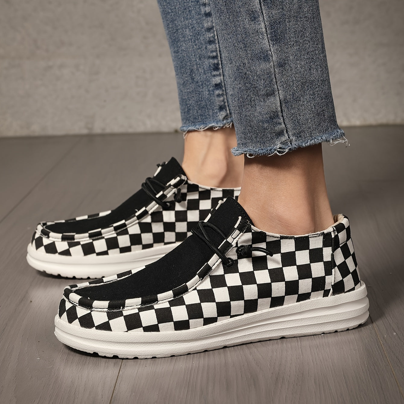 Checked Pattern Canvas Skateboard Shoes, Lace-Up, Lightweight