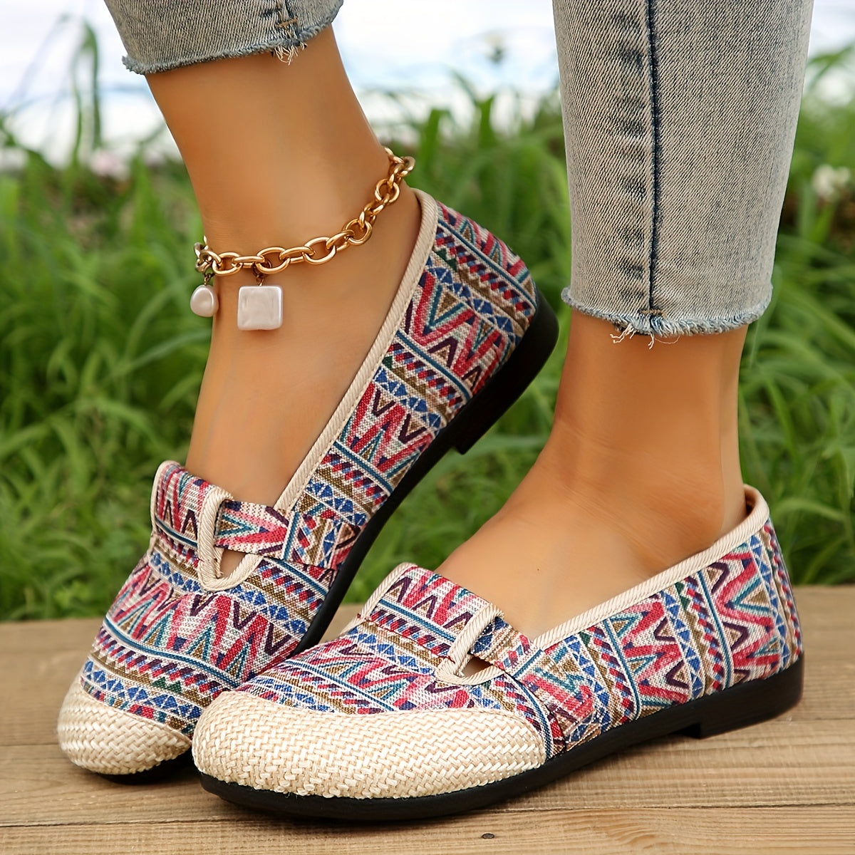 Red Geometric Pattern Flat Shoes Slip On Outdoor Lightweight Low Top Shoes