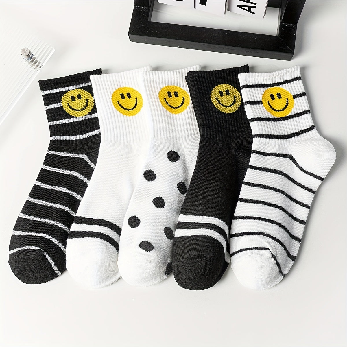 5 Pairs Smiling Face Print Socks Mid Tube Women's Stockings