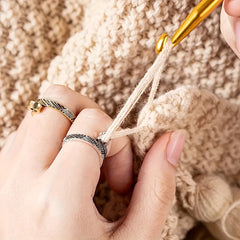 2pcs Adjustable Crochet Thread Rings for Faster Knitting