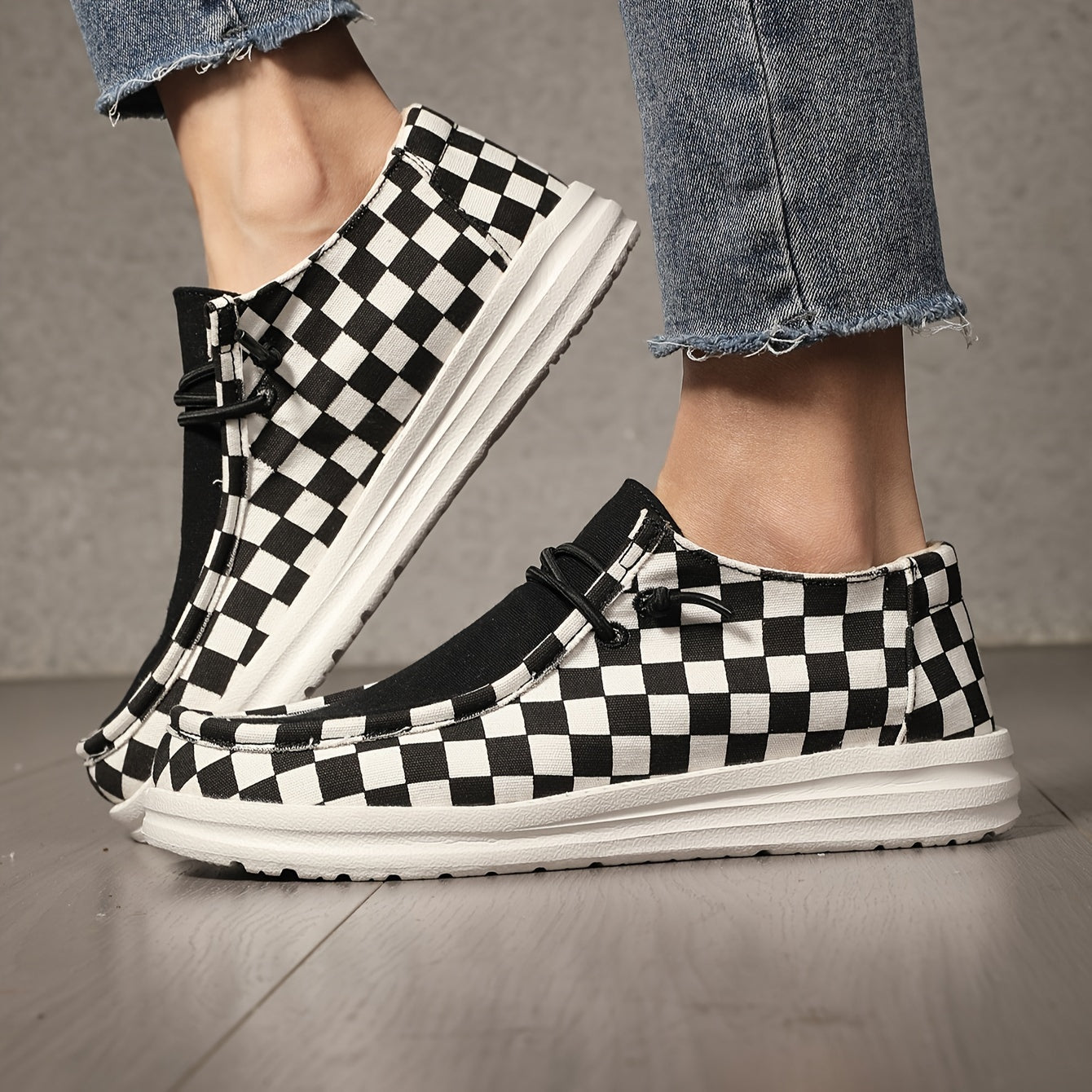 Checked Pattern Canvas Skateboard Shoes, Lace-Up, Lightweight