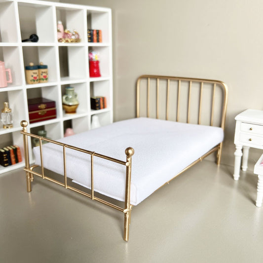 1:12 Dollhouse Mini Iron Frame Single Bed Decoration