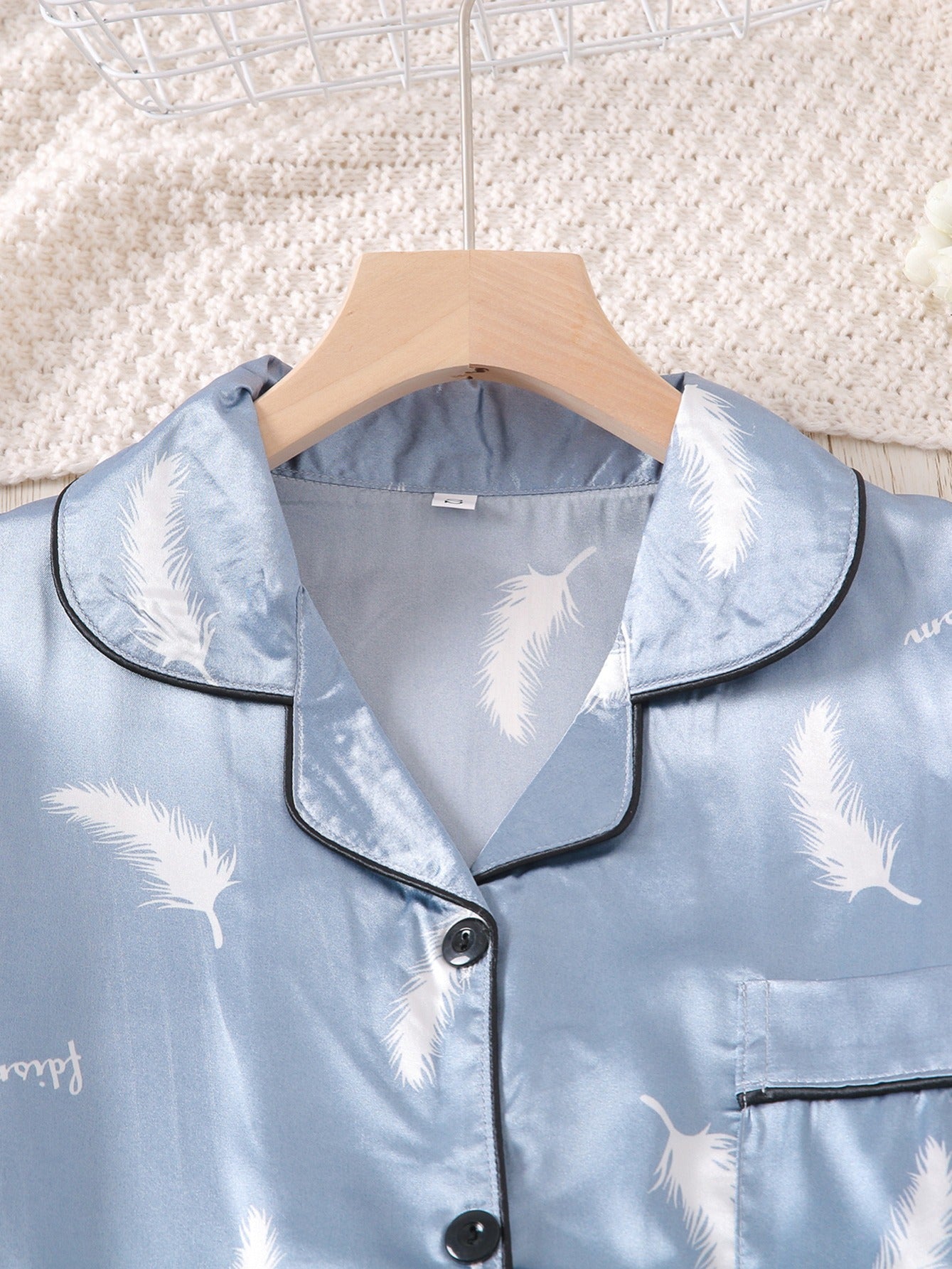 Women's Satin Feather Print Pajama Set Long Sleeve Button Up Tops & Pants