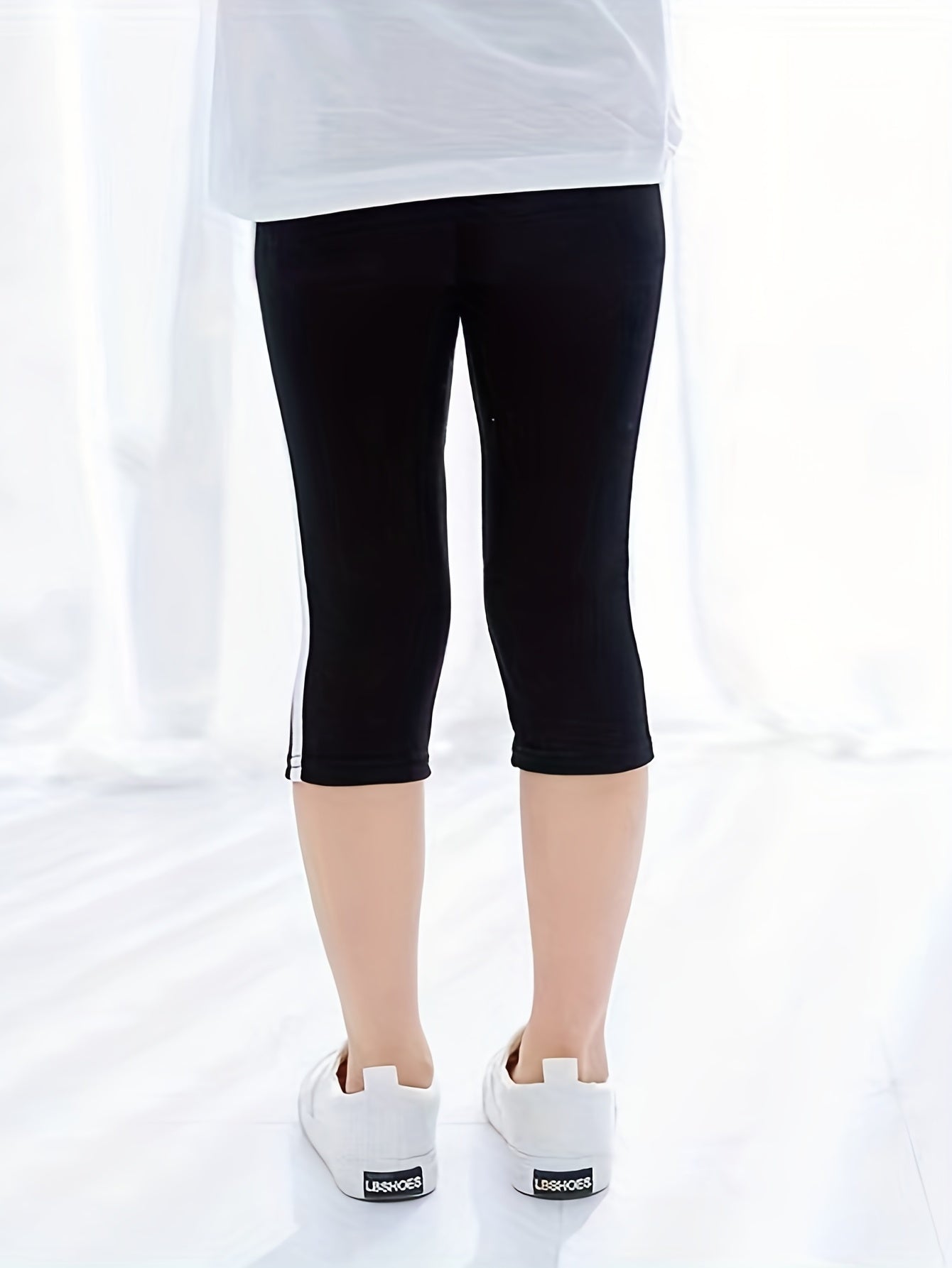 Girls Slim Fit Crop Pants with Side Taping, Dancing Fitness Yoga Pants