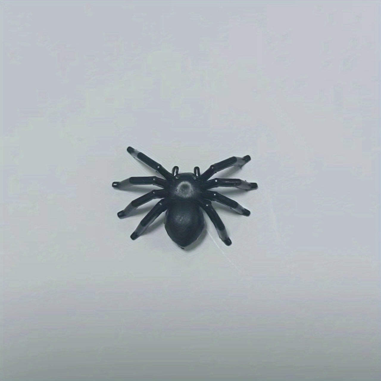 20pcs Halloween Glow Dark Spiders Plastic Toys Props