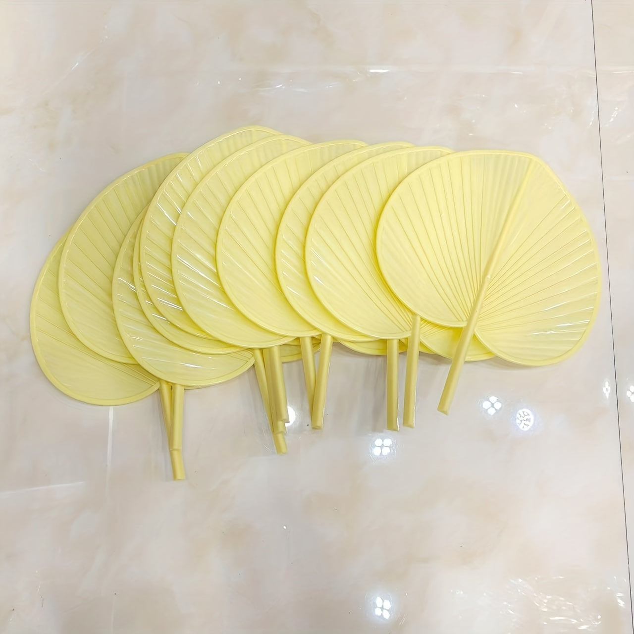 Durable Plastic Fan with Hand Cranking