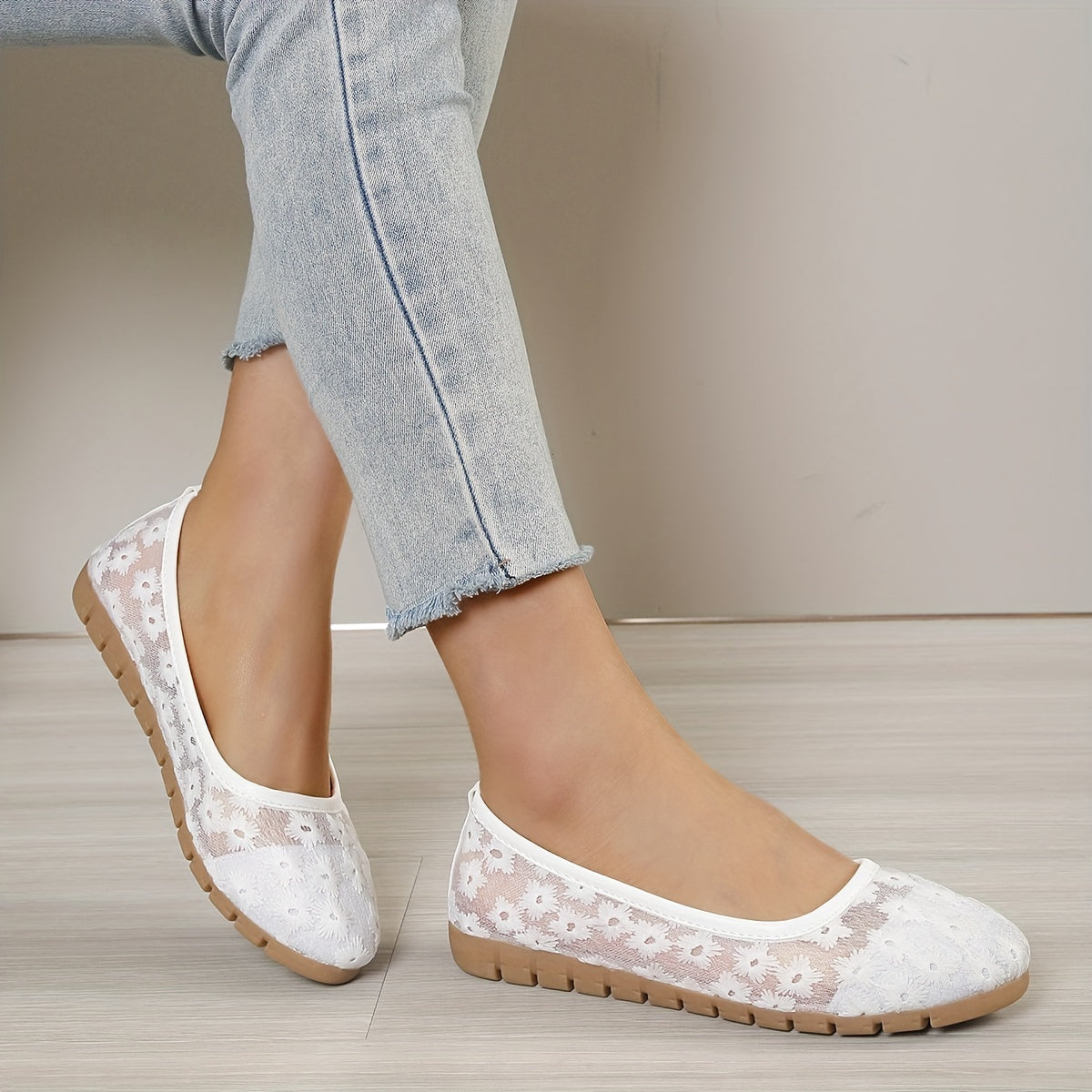 Women's Lace Flat Shoes Pointed Toe Soft Sole Slip On Comfy Walking Flats