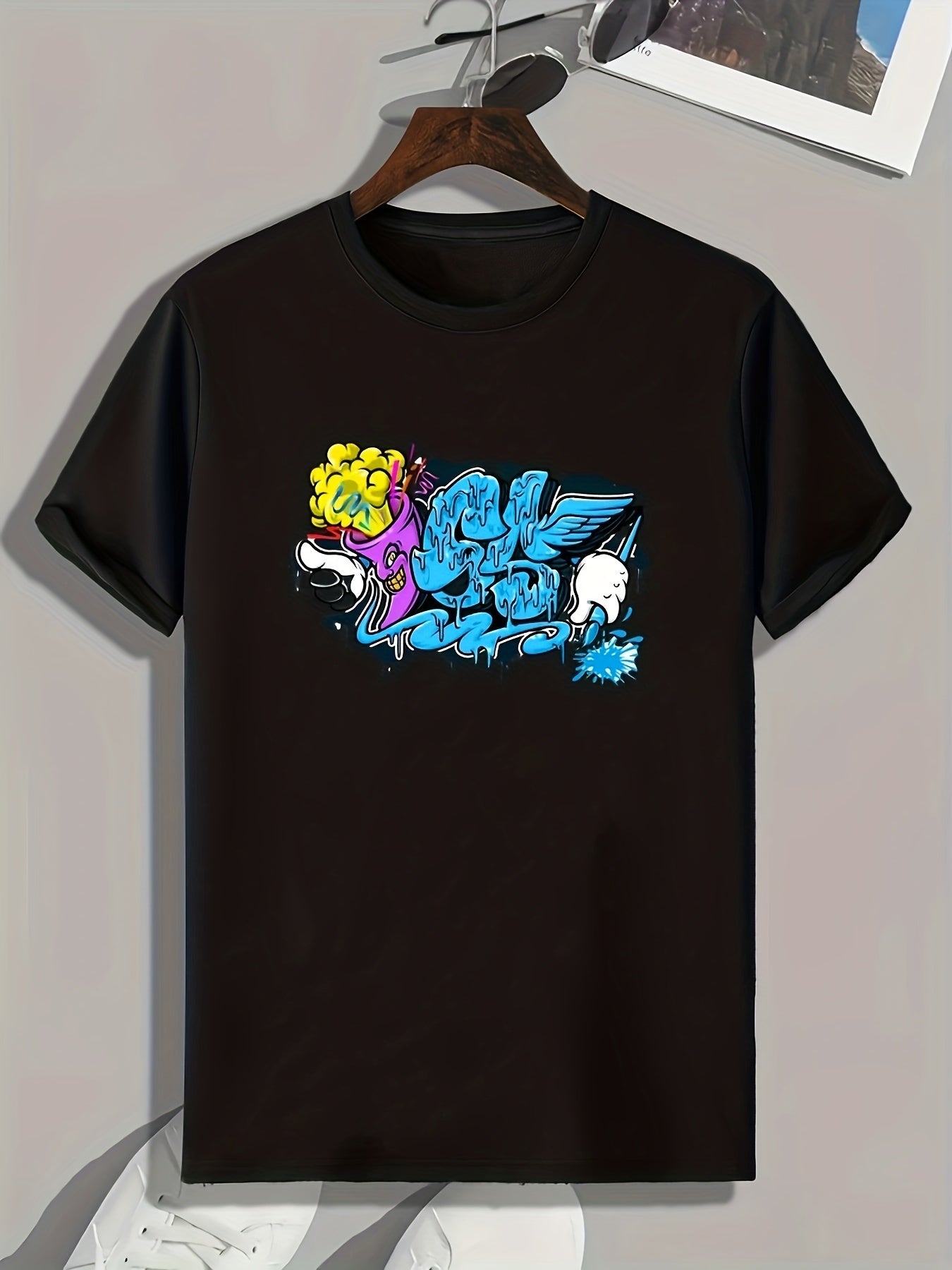 Graffiti Style Letter Print Men's Sports T-Shirt