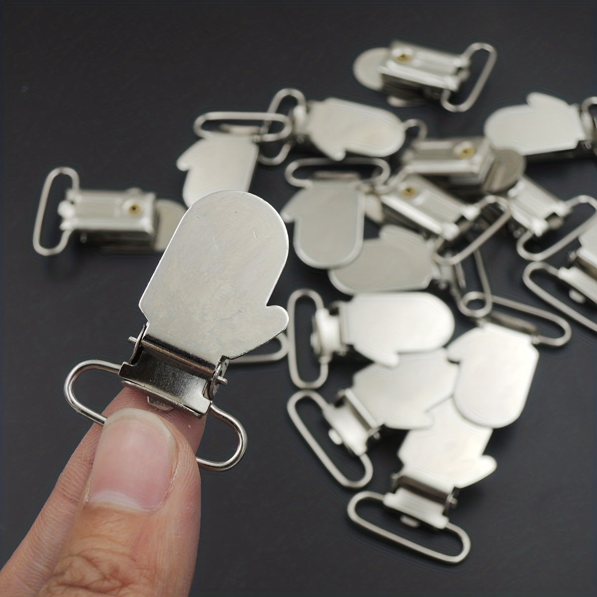 20pcs Glove Shape Metal Pacifier Clips Suspender Clips Iron Hand Shaped Teether