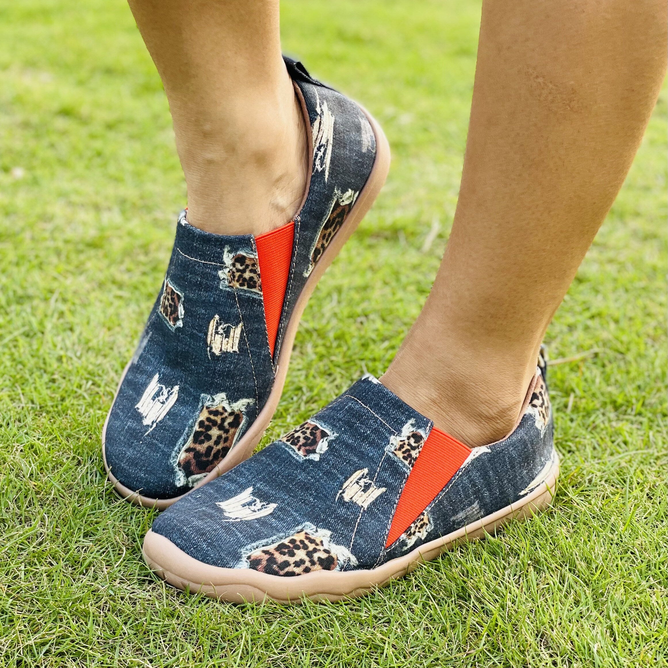 Leopard Pattern Slip-On Flat Canvas Shoes for Women