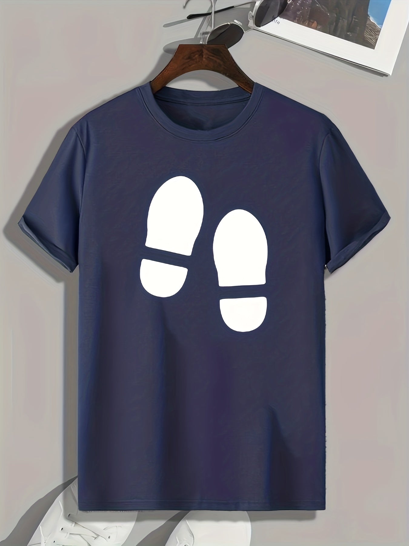 Footprints Pattern Print Men's Comfy Sports T-shirt