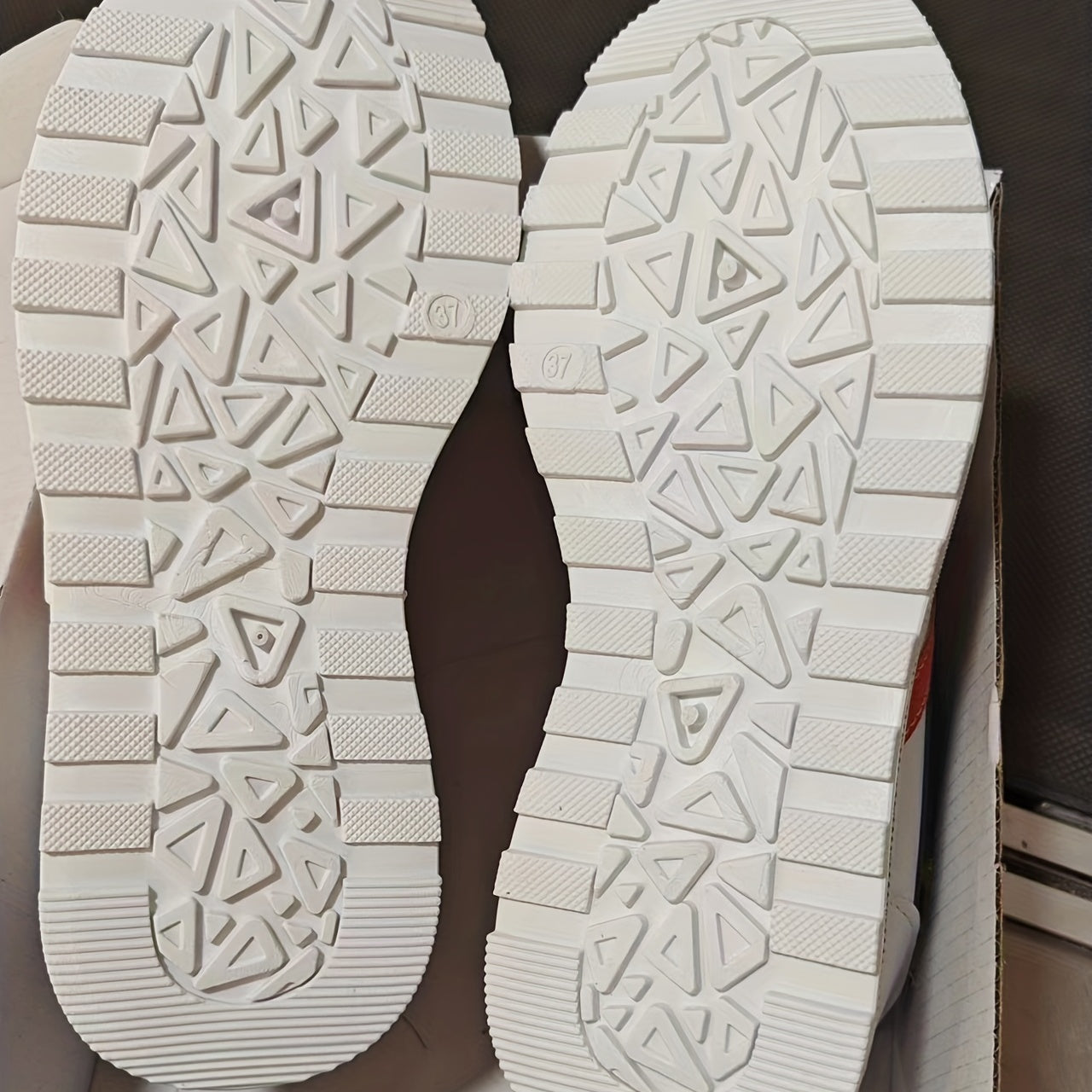 Women's Low Top Running Shoes Lace Up Casual Sneakers