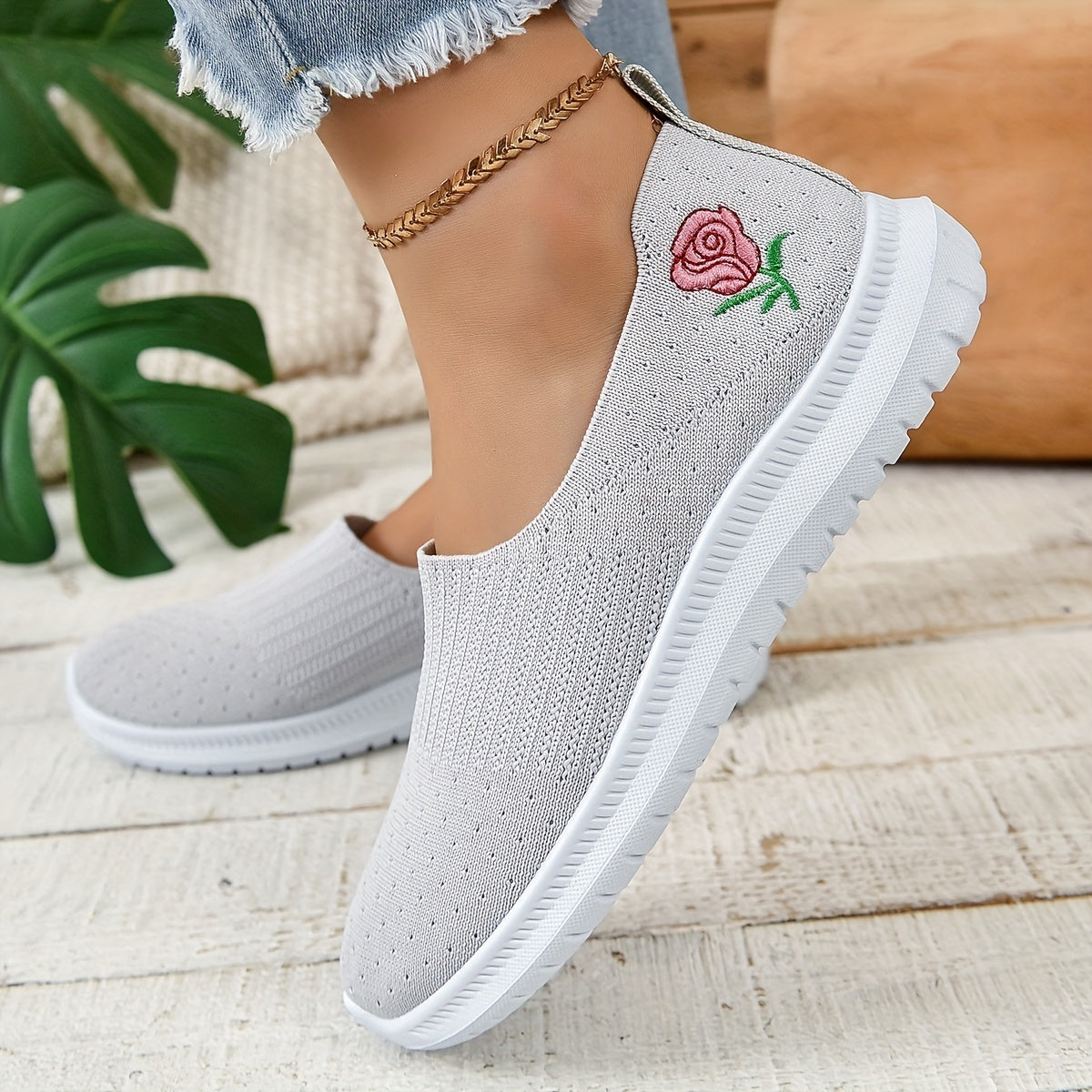 Floral Embroidered Slip-On Sneakers Low Flying Non-Slip Shoes
