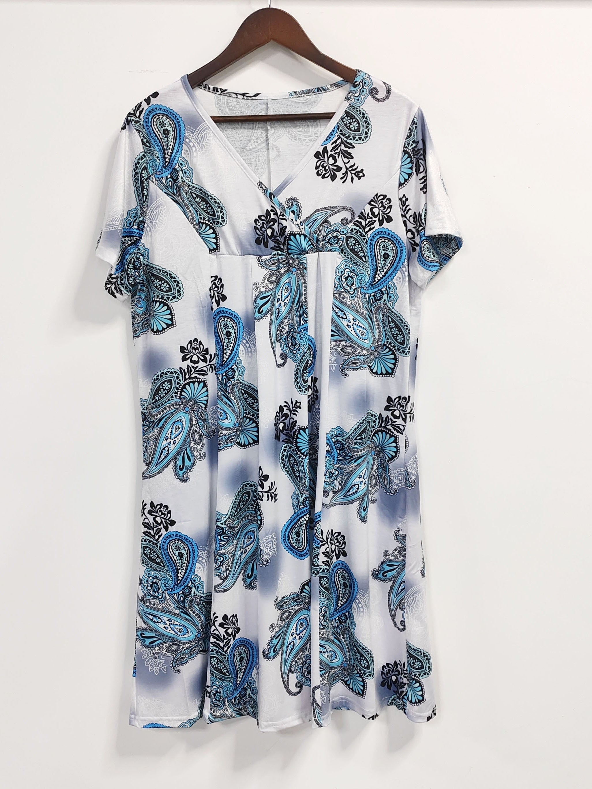 Women's Plus Paisley Print V Neck Pleated Loose Dress