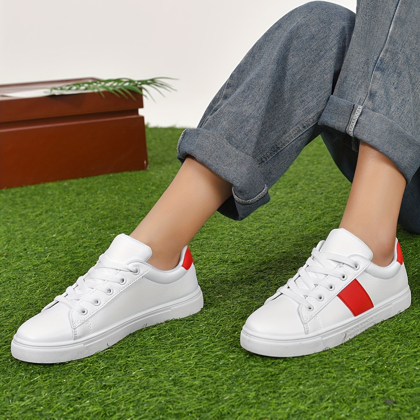 Women's Lace Up Skate Shoes Low Top Comfort Outdoor Sneakers