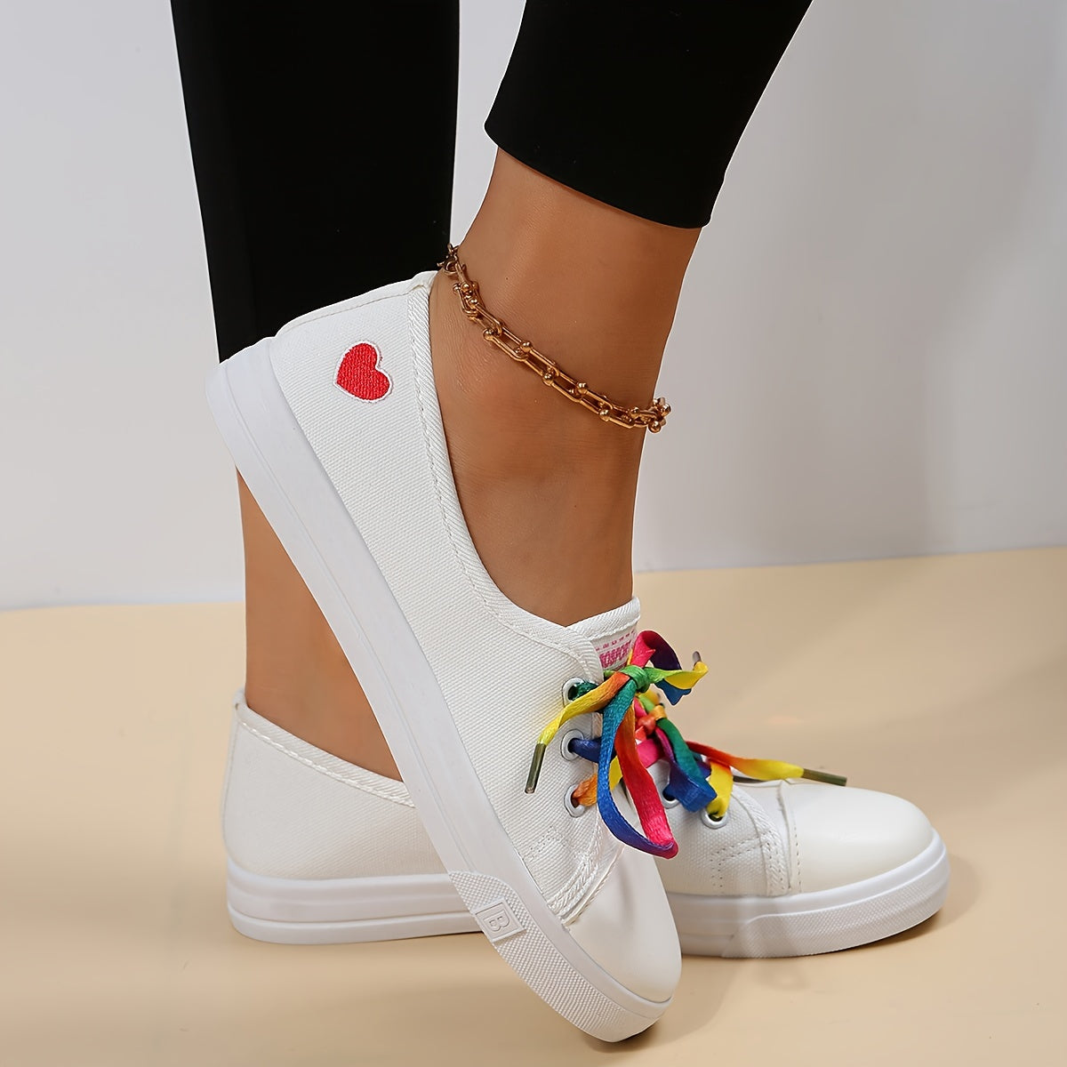 Women's Heart Pattern Canvas Lace-Up Outdoor Sneakers
