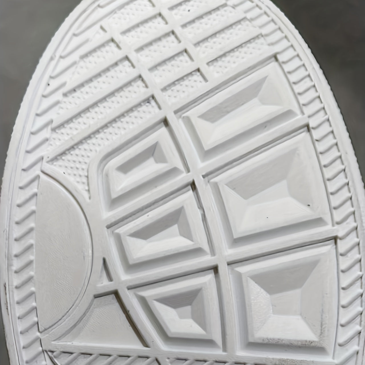 Men's Slip Resistant Lace Up Skate Shoes